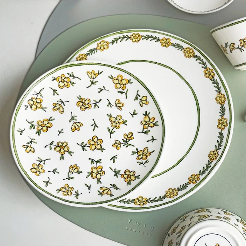 H. Daisy Chain 10" Dinner Plate