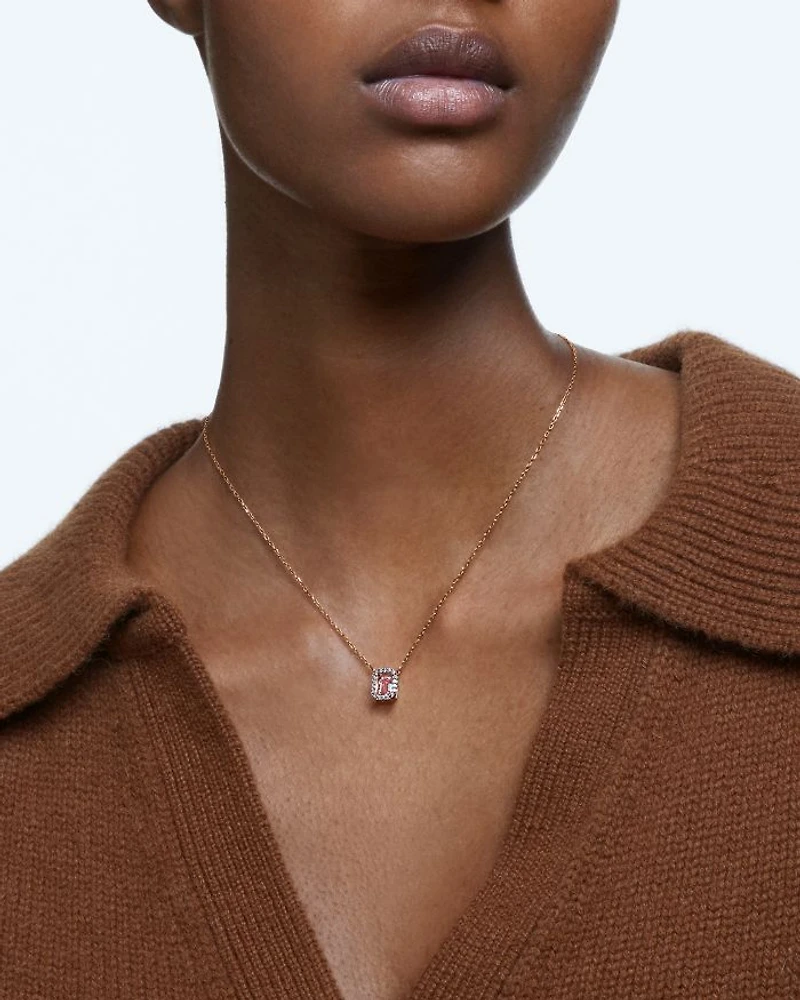 Una Pendant Necklace