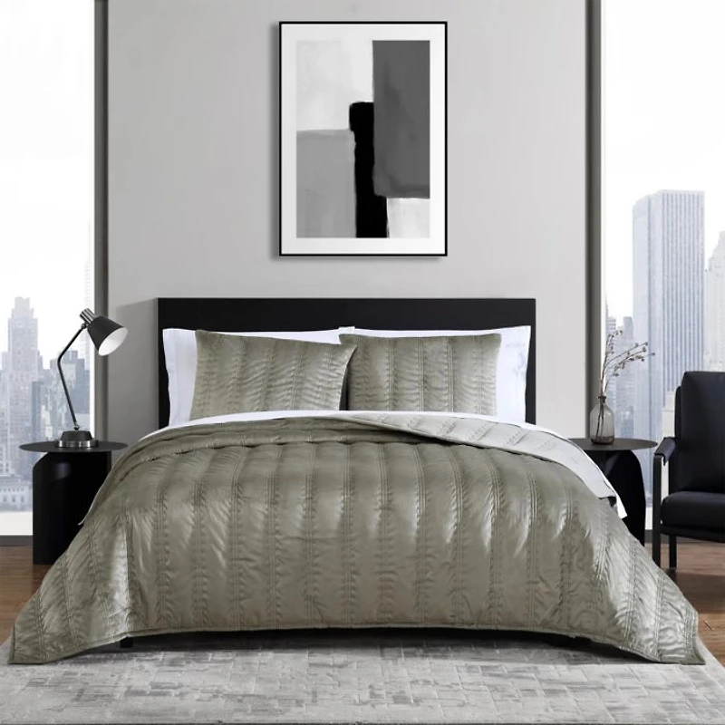 Velvet Linear Stitch 3 Piece Quilt Set
