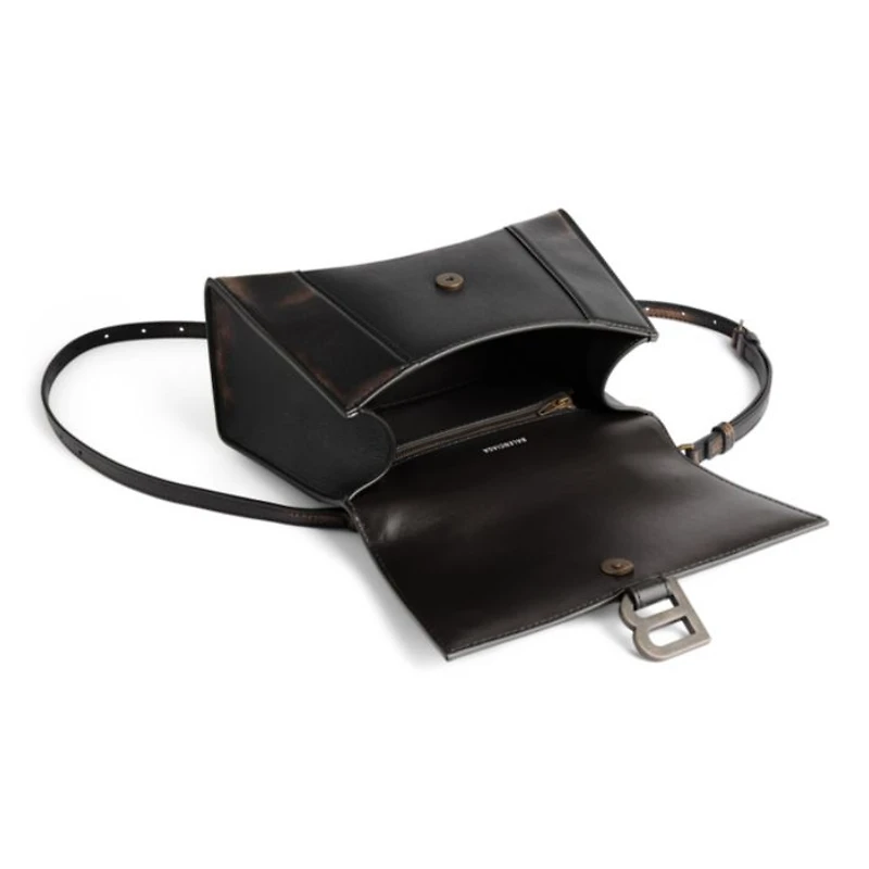 Hourglass Handbag Used Effect