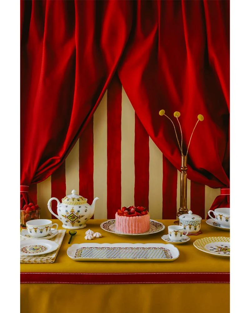 Trianon 12 Cup Teapot