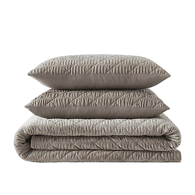 Vera Wang Solid Crushed Velvet 3 Piece Quilt Set