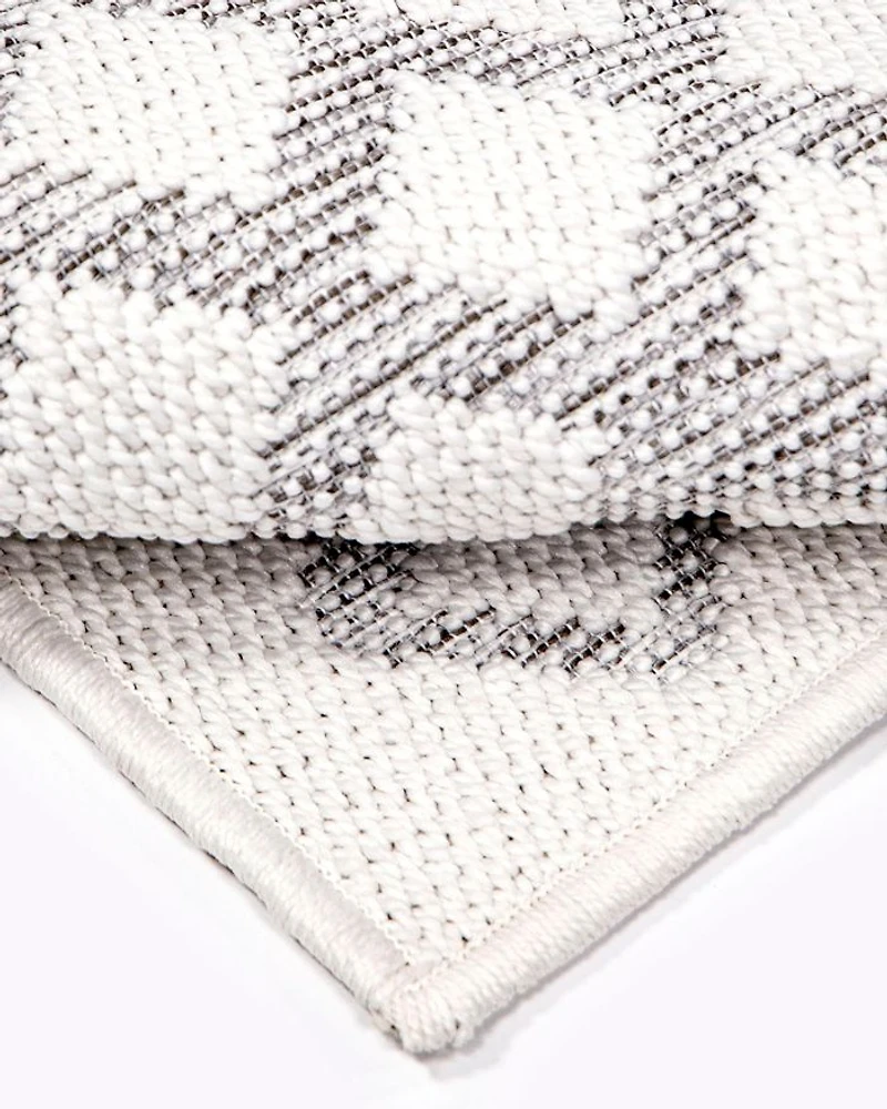 Orian Knitweave Indoor/Outdoor Shining Diamond Area Rug, 5'3" x 7'6"