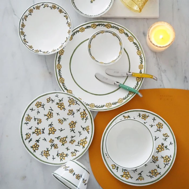 H. Daisy Chain 8" Salad Dessert Plate