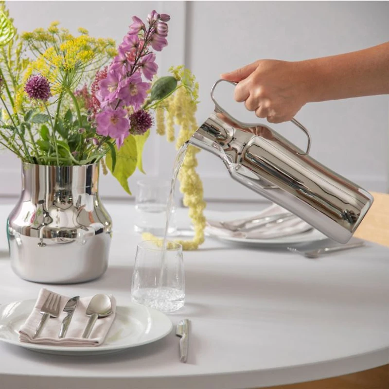 Dorotea Steel Carafe