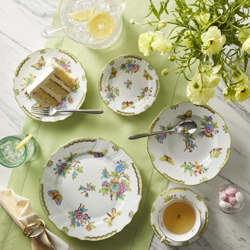 Queen Victoria Dinner Plate