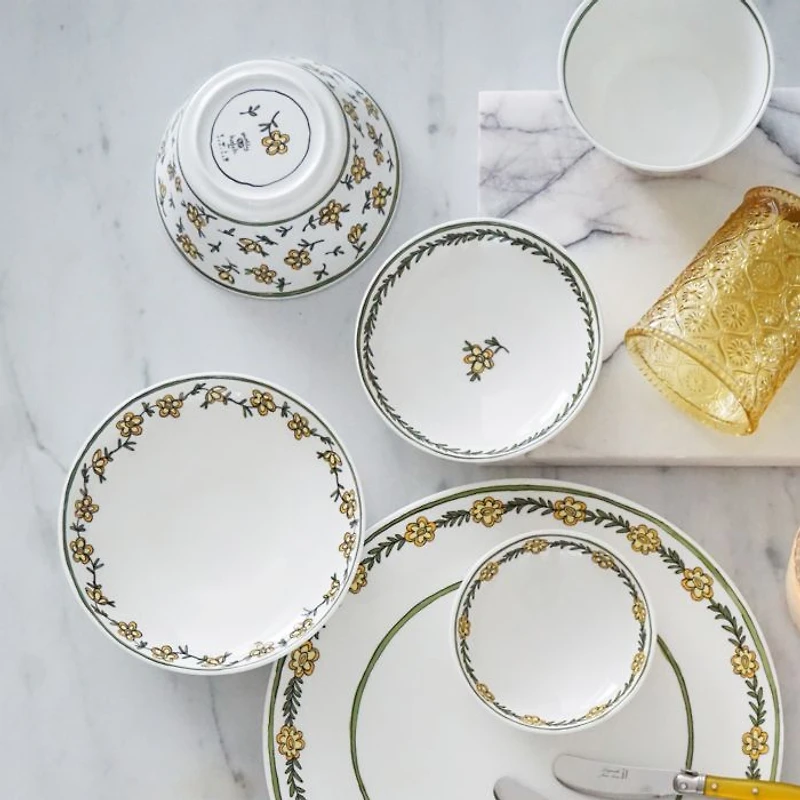 H. Daisy Chain 8" Salad Dessert Plate