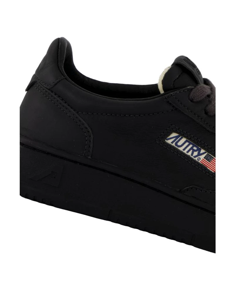 Men's Medalist Low Top Sneakers