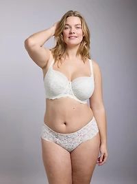 Bella Hipster String