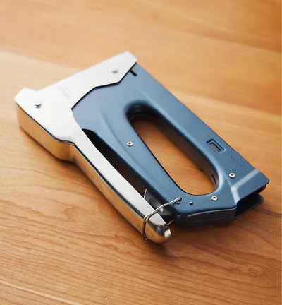 Light-Touch Steel Staple Gun
