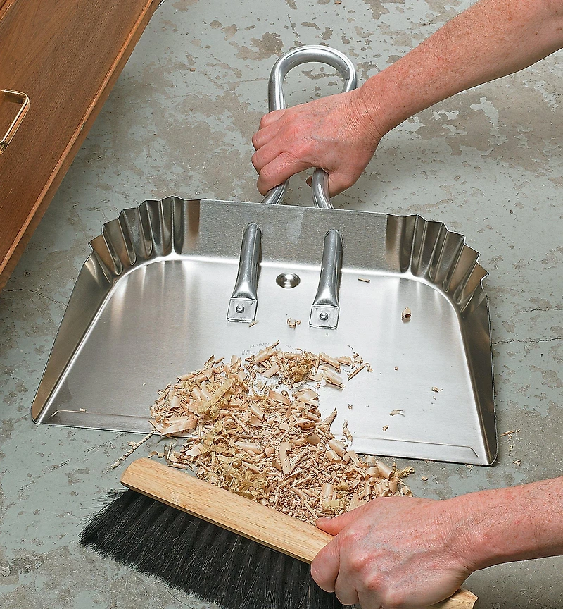 Pelle à poussière en aluminium