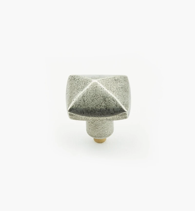Bouton pyramide en étain