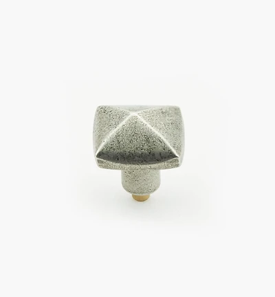 Bouton pyramide en étain