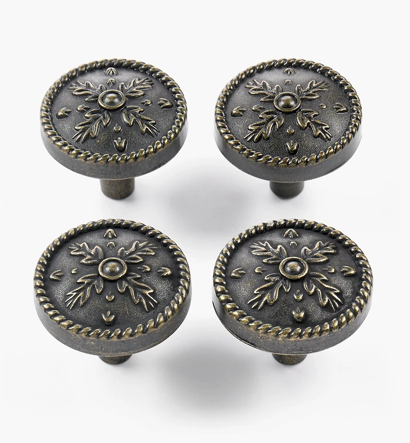 Chartres Cup Pull & Knob