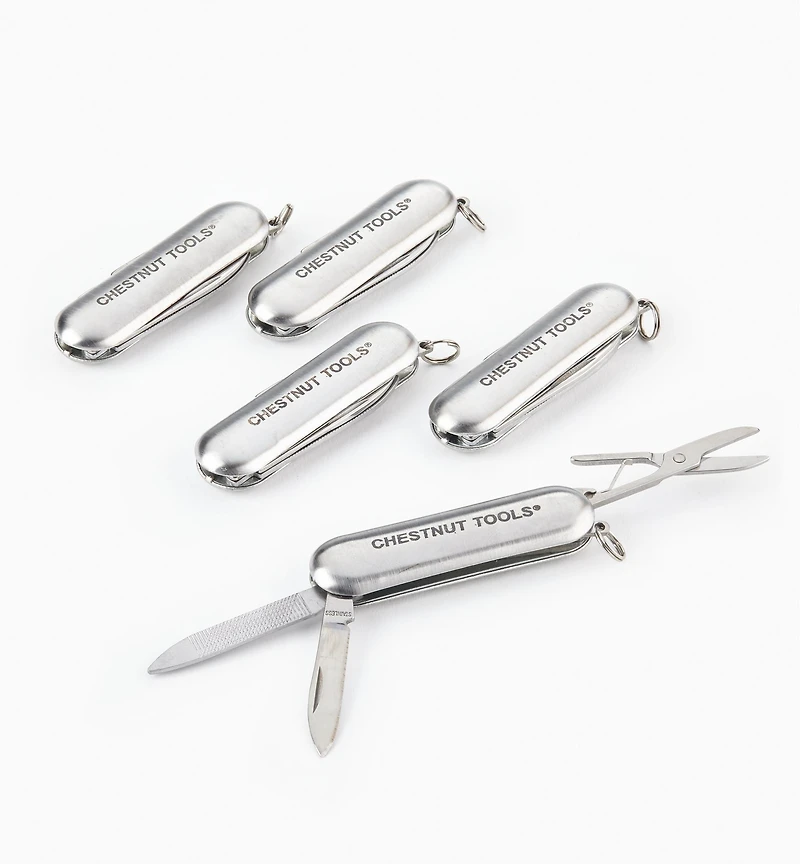 Couteaux de poche bon marché