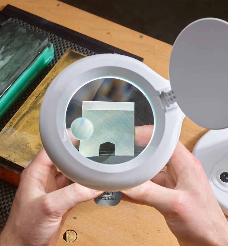 LED Tabletop Magnifying Lamp