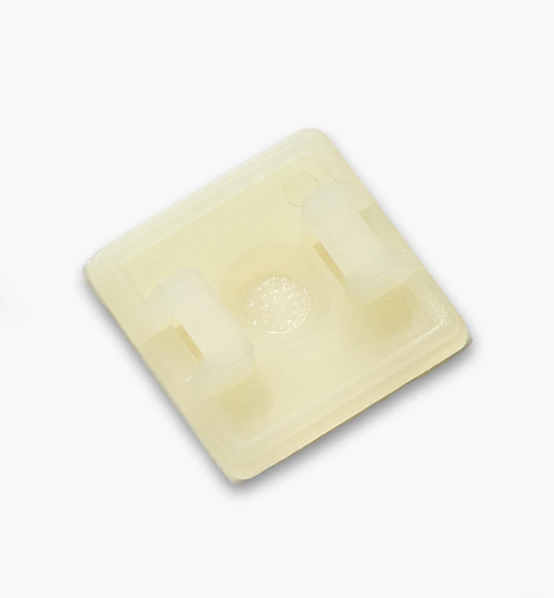 Supports auto-adhésifs pour attaches autobloquantes