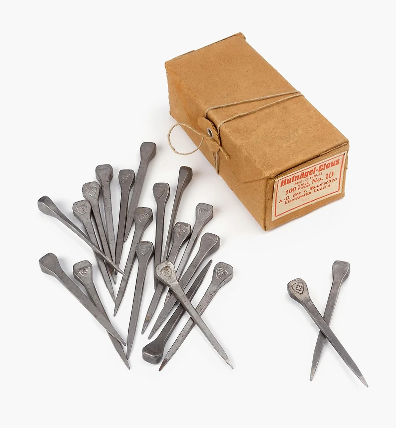 Clous de fer à cheval anciens