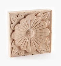 Applique carrée en bois sculptée à la main