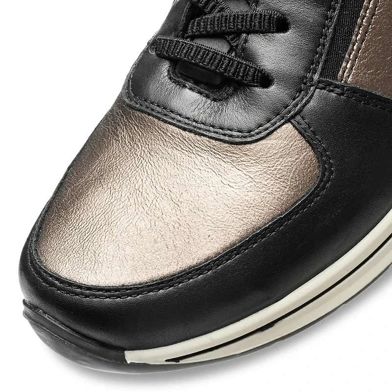 Women's Ovation Wide Width Sneaker