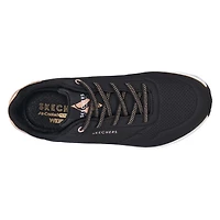 Women's Uno Shimmer Away Wide Sneaker