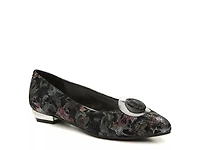 Frilly Flat