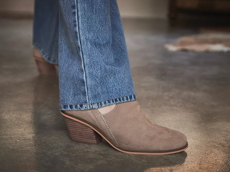 Vennia Bootie