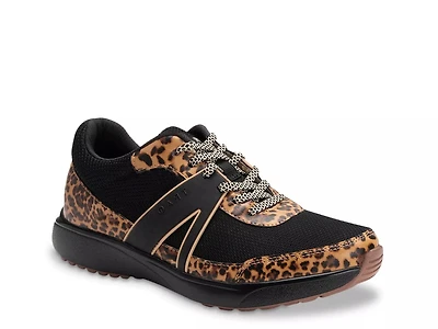 Qarma 2 Sneaker