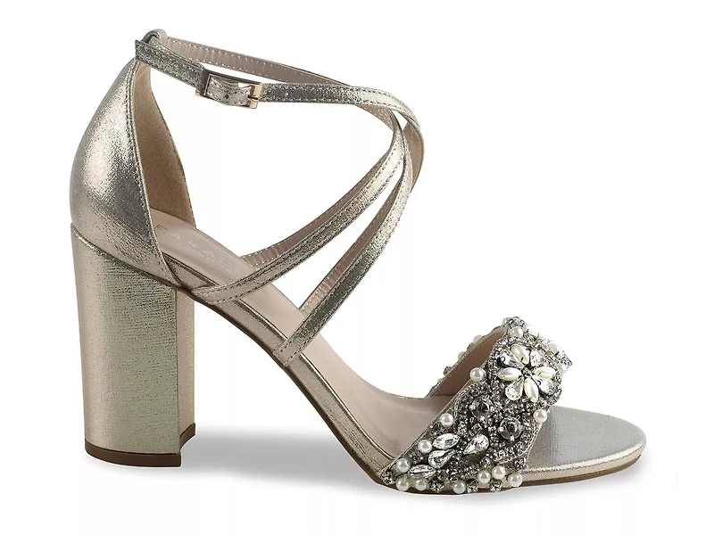 Hira Sandal