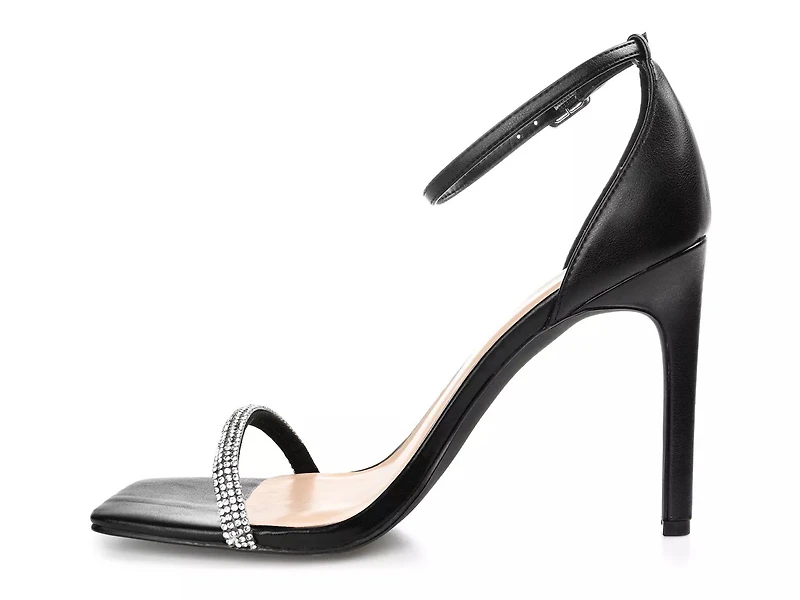 Zoya Sandal