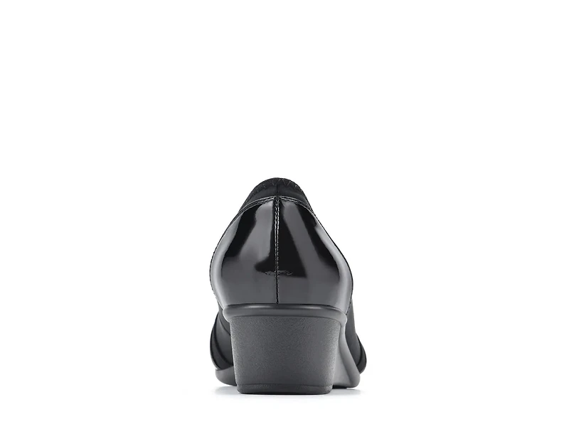 Bowie Wedge Pump