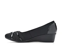 Bowie Wedge Pump
