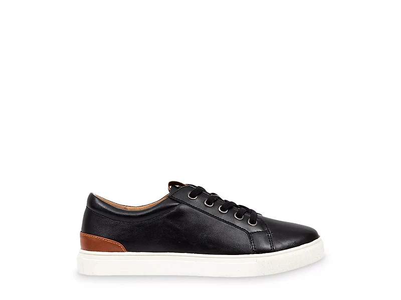 Wiley Sneaker