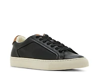 Finneas Sneaker