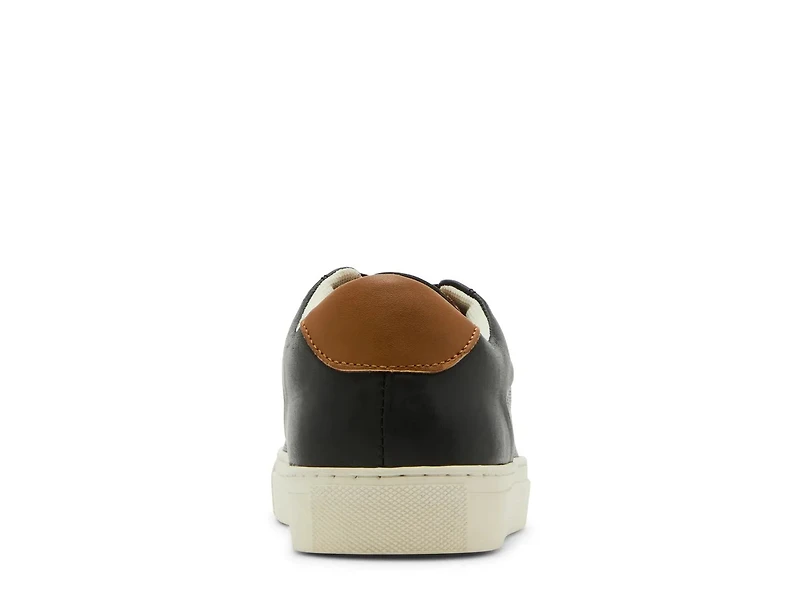 Finneas Sneaker