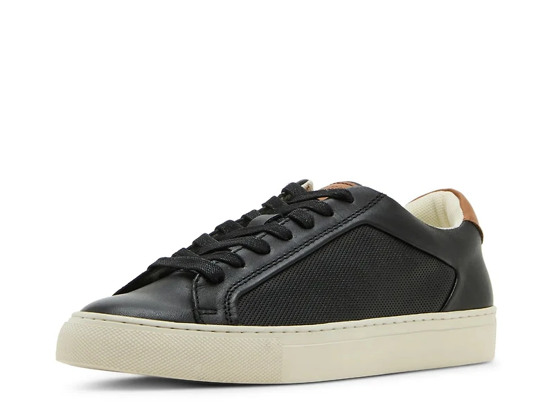 Finneas Sneaker
