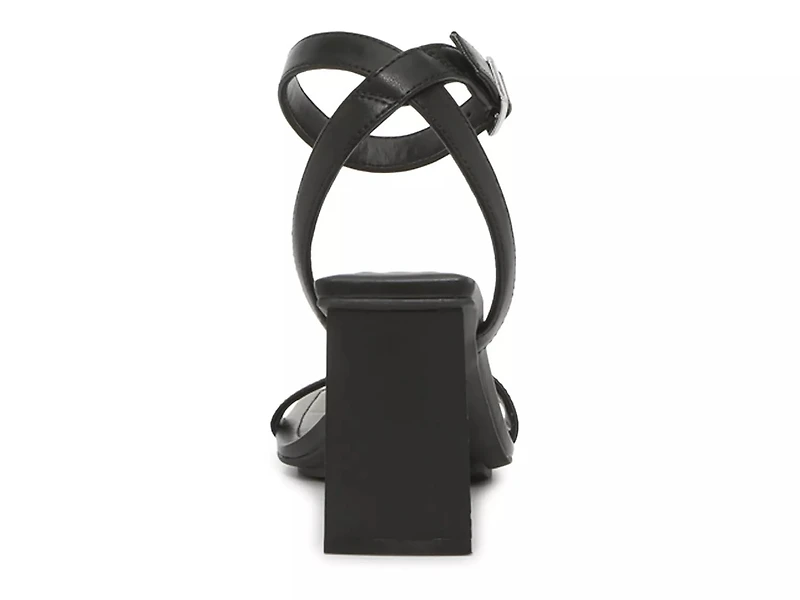Alyanna Sandal
