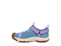 Outflow Universal Sneaker