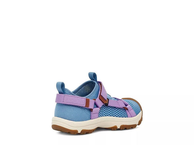Outflow Universal Sneaker
