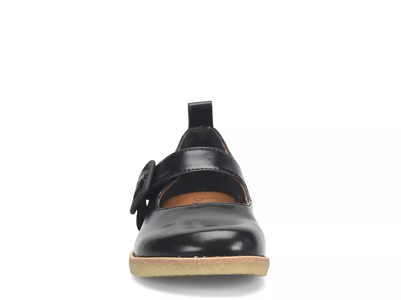 Lara Mary Jane Flat
