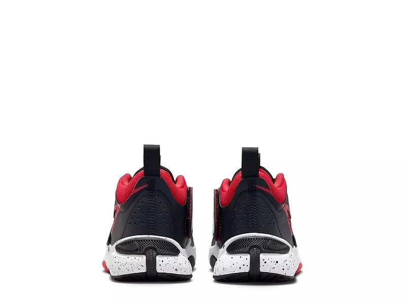 Team Hustle D 11 Basketball Sneaker