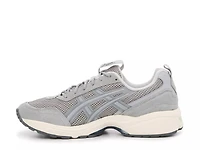 1090 v2 Sneaker