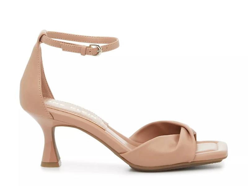 Jayna Sandal