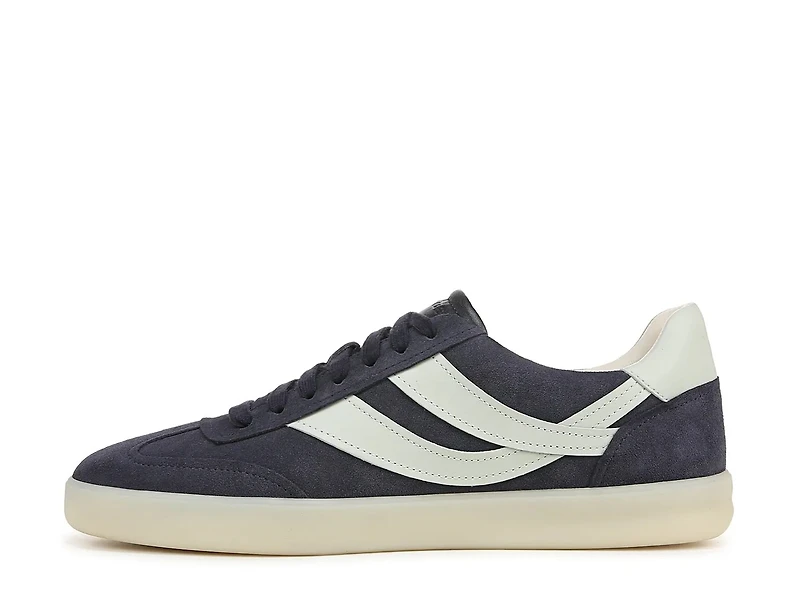 Oasis Sneaker