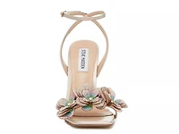 Ulyana Sandal