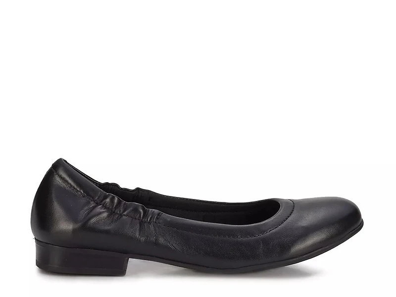 Tess Flat