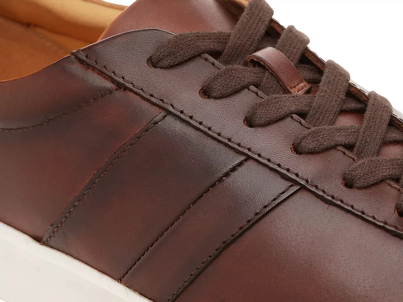 Neela Sneaker