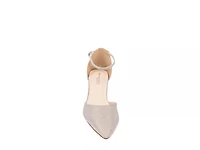 Tegan Pump