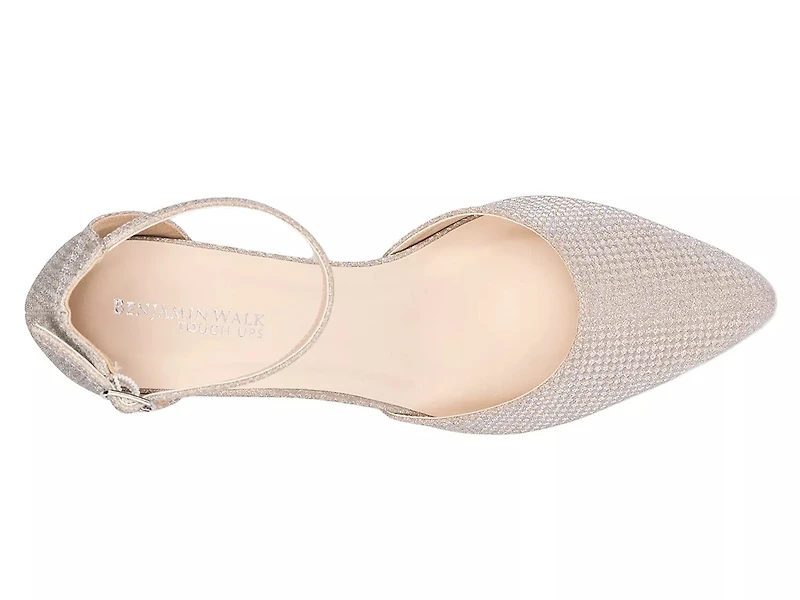 Tegan Pump