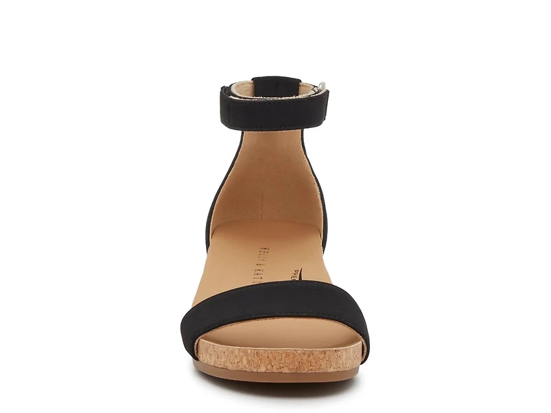 Neriah Sandal